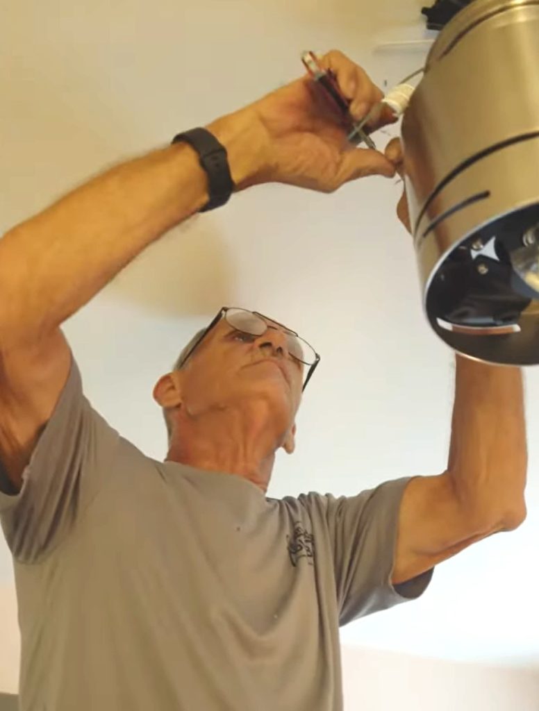 handyman in kenner - one man and a tool box