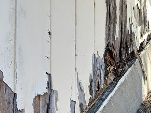 Why You Should Repair Wood Rot Before New Orleans Hurricane Season - handyman in new orleans - one man and a tool box
