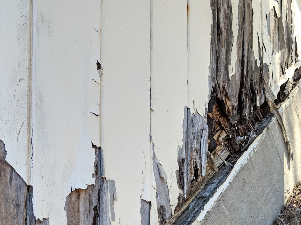 Why You Should Repair Wood Rot Before New Orleans Hurricane Season - handyman in new orleans - one man and a tool box
